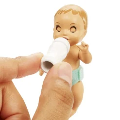 Barbie Skipper Niñera con Bebé Incluye 4 Accesorios
