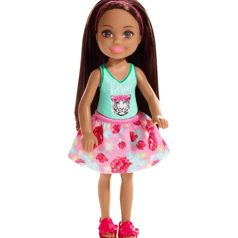 Barbie Club Chelsea Muñeco de playa, Con Playera Fierce