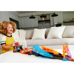 Disney Pixar Cars Pista que Brilla en la Obscuridad