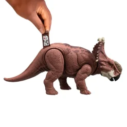 Jurassic World Dinosaurio Colección Pachyrhinosaurus Rugido Feroz HTK72