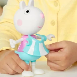 Peppa Pig Muñeca Suzy Oveja con Uniforme de Fútbol