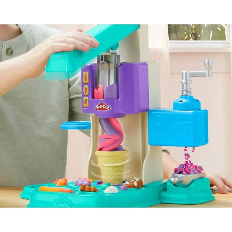 Play-Doh Set de Juegos Heladería con Maquina de Helados Accesorios y 5 Latas