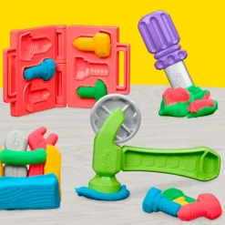 Play-Doh Set de Juegos Mesa de Trabajo con Herramientas con Accesorios y 5 Latas