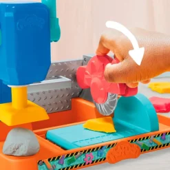 Play-Doh Set de Juegos Mesa de Trabajo con Herramientas con Accesorios y 5 Latas