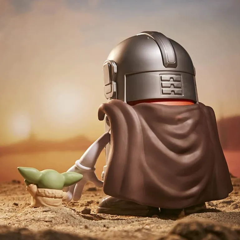 Señor Cara de Papa The Mandalorian con Yoda Bebé